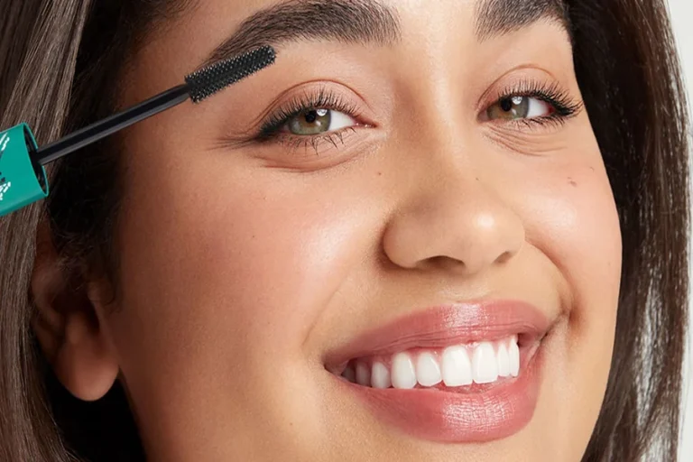 Best Waterproof Mascara for Summer That Will Not Budge